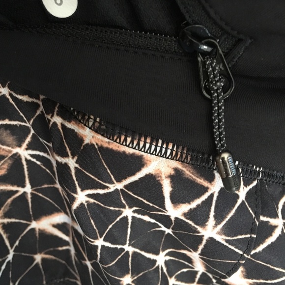 Lululemon skort - Picture 3 of 8